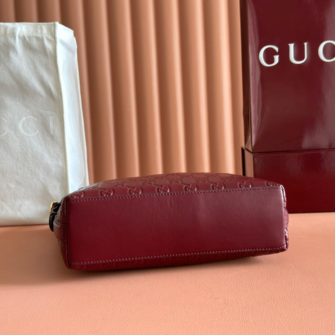 GUCCI 25S EMBLEM MEDIUM SHOULDER BAG 26 IN ROSSO ANCORA RED CALFSKIN
