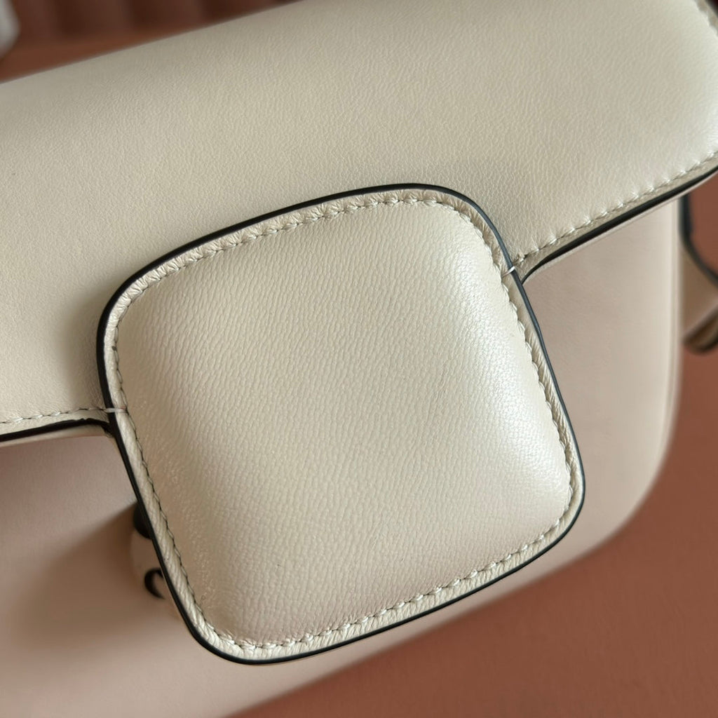 GUCCI 25S HORSEBIT 1955 MINI BAG 20 CM IN LIGHT BEIGE CALFSKIN WITH GOLD HARDWARE