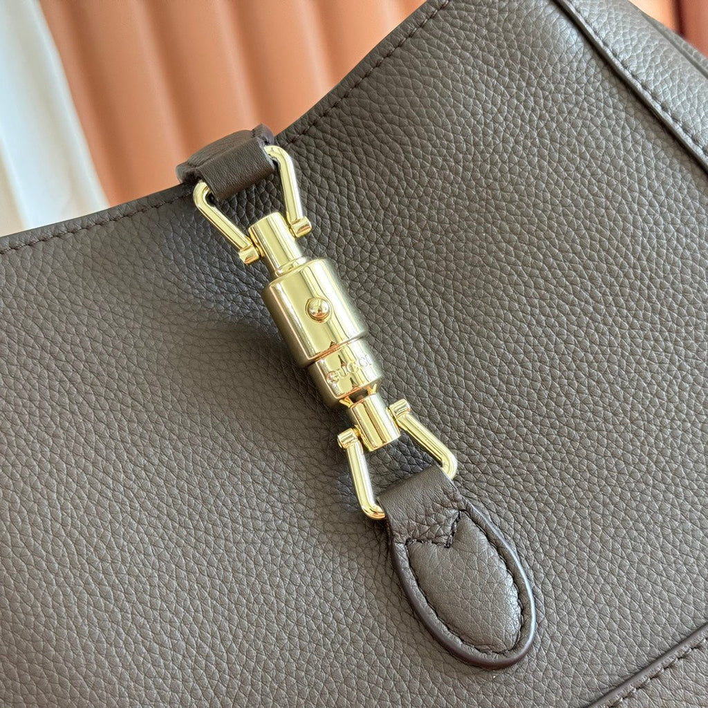 GUCCI 25S JACKIE 1961 SMALL BAG 28 CM IN DARK BROWN LEATHER WITH GOLD HARDWARE
