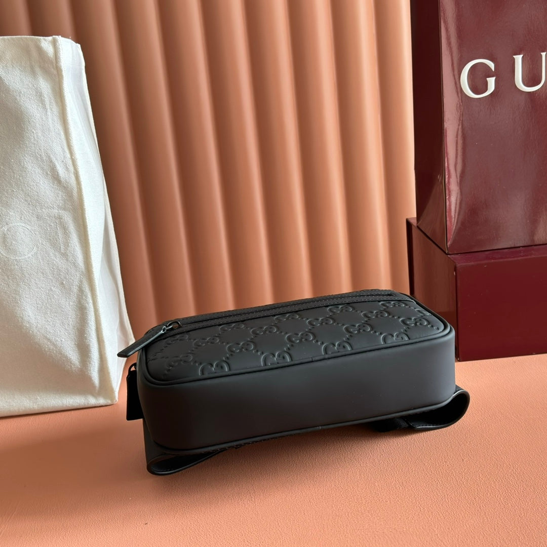 GUCCI 25S MARMONT MATELASSÉ WAIST BAG 24 CM IN BLACK CALFSKIN
