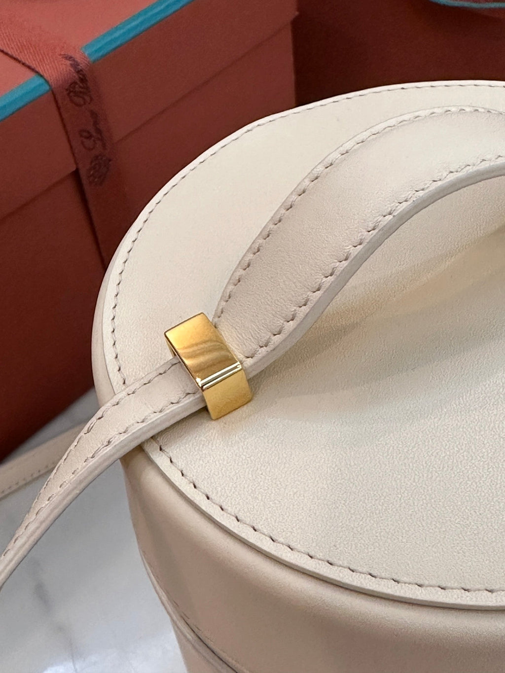 EXTRA CASE MEDIUM 16 BAG IN WHITE CREAM SMOOTH CALFSKIN WITH GOLD HARDWARE